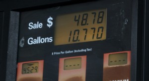 連邦ガソリン税の停止：価格への影響について専門家が語る 
