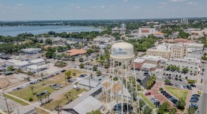 Bästa prisvärda Florida-städerna för pensionärer med fast inkomst (2024) 