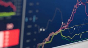 Aktiehandel vs investering:Förstå nyckelskillnaderna 